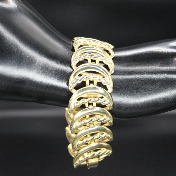 Vintage Crescent Moon Wide Link Panel Bracelet Gold Tone - Picture 9 of 13